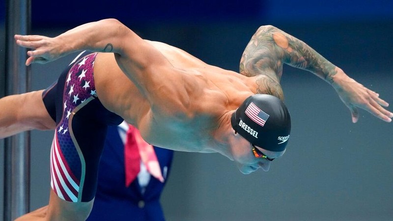 Ngôi sao 25 tuổi của Mỹ đã không làm thất vọng khi lần lượt về đích đầu tiên đường đua 100 mét bơi bướm, 100 mét tự do, 4x100 mét tiếp sức hỗn hợp nam, 4x100 mét tiếp sức tự do nam, 50 mét tự do. Ảnh AP. Ngôi sao 25 tuổi của Mỹ đã không làm thất vọng khi lần lượt về đích đầu tiên đường đua 100 mét bơi bướm, 100 mét tự do, 4x100 mét tiếp sức hỗn hợp nam, 4x100 mét tiếp sức tự do nam, 50 mét tự do. Ảnh AP.