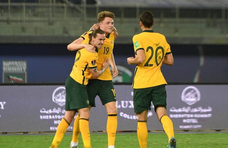 Số 19 đang chơi trung vệ nhưng đang là “Vua phá lưới” của Australia. Ảnh SC.