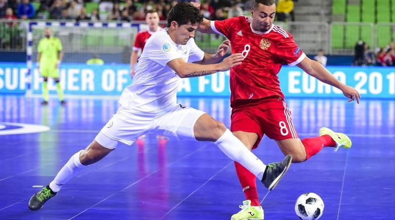 Lối đá của các cầu thủ futsal Nga đa dạng, khó lường. Ảnh GRU