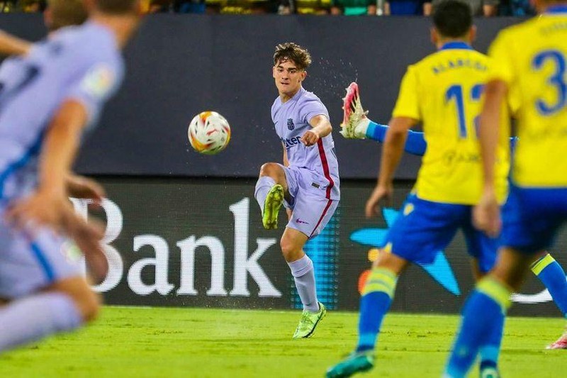 Gavi 17 tuổi đang gánh hàng công. Ảnh Barca FC.