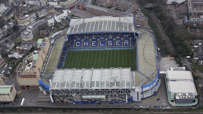 Stamford Bridge gọi tên ai? Ảnh AP. Stamford Bridge gọi tên ai? Ảnh AP.
