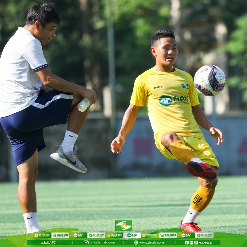 Thầy trẻ, trò trẻ. Ảnh SLFC