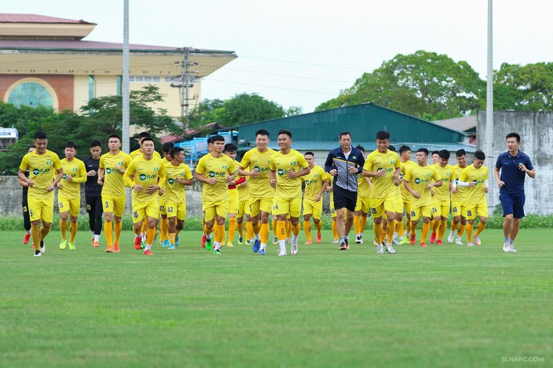 Ai sẽ được lên đội 1. Ảnh SLFC