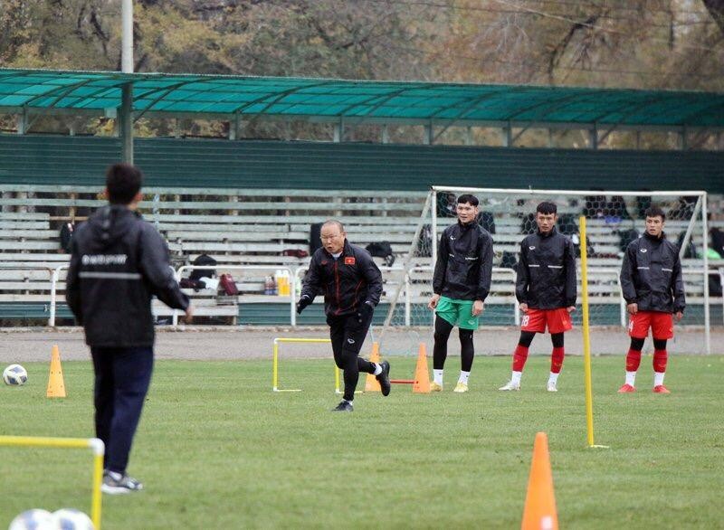 Không khó để thấy U23 Việt Nam sẽ chơi với sơ đồ 3 hậu vệ. Ảnh VFF Không khó để thấy U23 Việt Nam sẽ chơi với sơ đồ 3 hậu vệ. Ảnh VFF