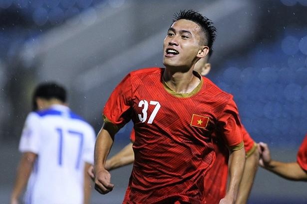 Văn Công, máy quét tuyến giữa U22 Việt Nam. Ảnh Onsport Văn Công, máy quét tuyến giữa U22 Việt Nam. Ảnh Onsport