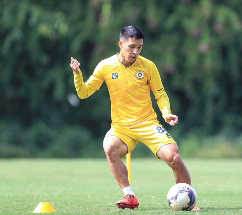 Hùng Dũng cũng là ứng cử viên đội trưởng đội tuyển. Ảnh HNFC Hùng Dũng cũng là ứng cử viên đội trưởng đội tuyển. Ảnh HNFC