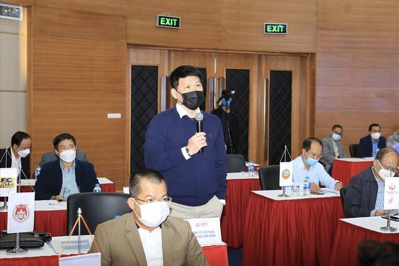 Ông Vũ Tiến Thành (Chủ tịch câu lạc bộ Phố Hiến) sớm rời Đại hội đồng cổ đông bất thường 2022. Ảnh: VPF Ông Vũ Tiến Thành (Chủ tịch câu lạc bộ Phố Hiến) sớm rời Đại hội đồng cổ đông bất thường 2022. Ảnh: VPF