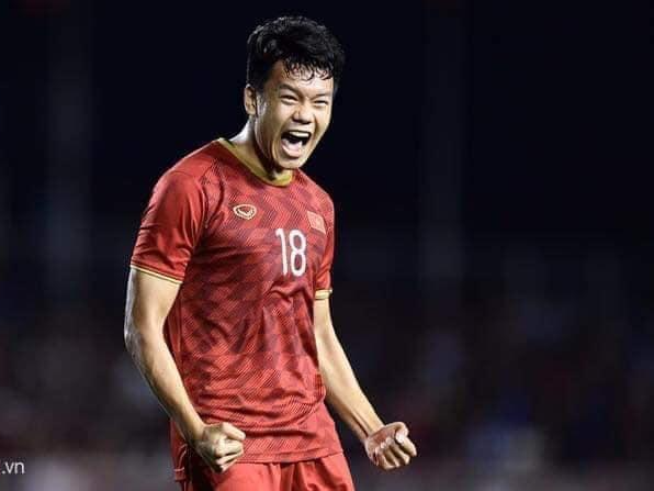 Thành Chung đã bị 1 thẻ vàng. Ảnh Zing Thành Chung đã bị 1 thẻ vàng. Ảnh Zing