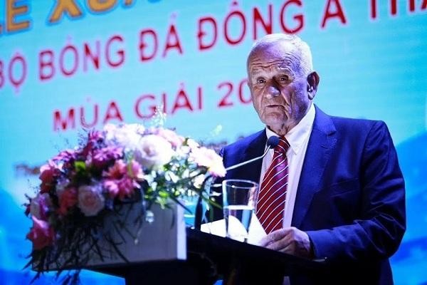 Ngôi sao sáng nhất của đội bóng xứ Thanh chính là HLV trưởng Ljupko Petrovic, 75 tuổi. Ảnh QT