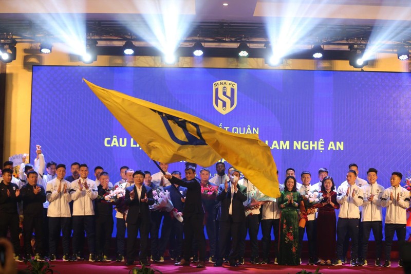 Lễ xuất quân V.League 2022 của SLNA. Ảnh CLB.