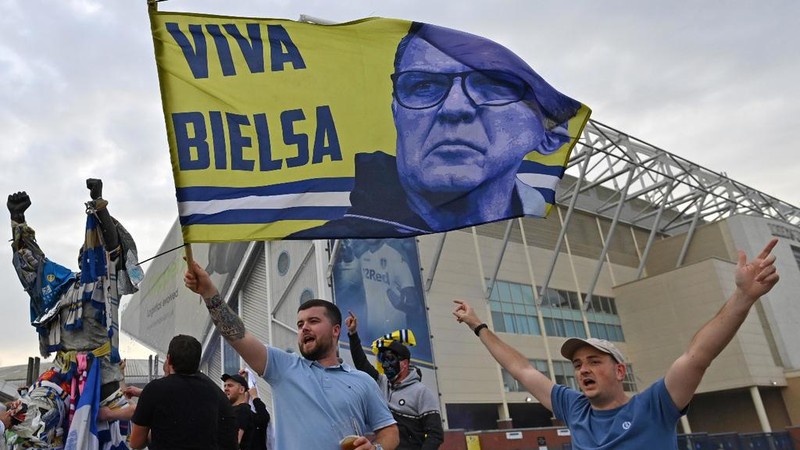 Bielsa hết bài và để cứu Leeds xuống hạng thì ông thầy có nhiều đóng góp cho đội bóng buộc phải ra đi. Ảnh AP.