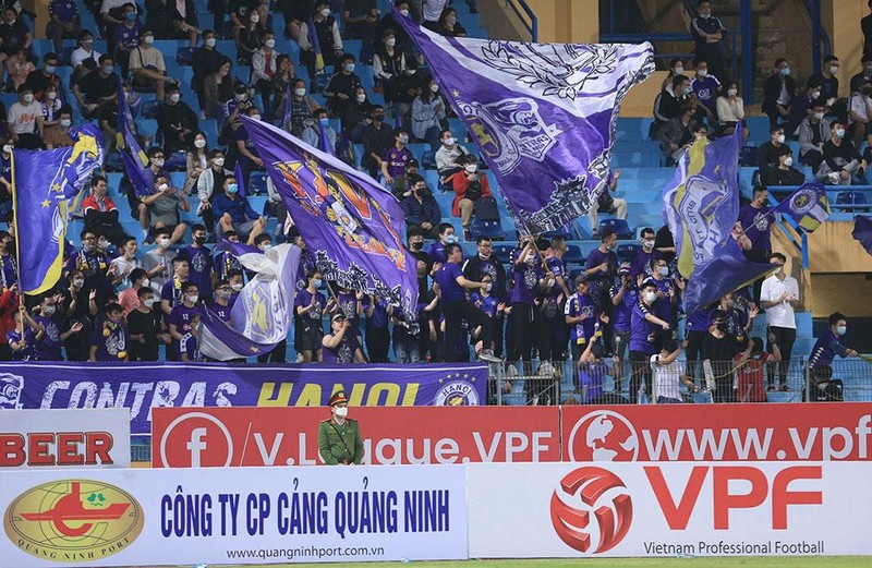 Khán giả sân Hàng Đẫy luôn nhớ tới Quang Hải. Ảnh VPF Khán giả sân Hàng Đẫy luôn nhớ tới Quang Hải. Ảnh VPF