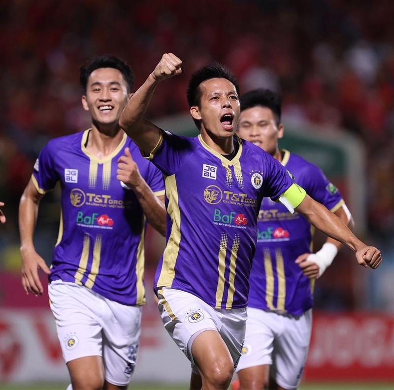 Văn Quyết dẫn dắt hàng công Hà Nội FC. Ảnh VPF. Văn Quyết dẫn dắt hàng công Hà Nội FC. Ảnh VPF.