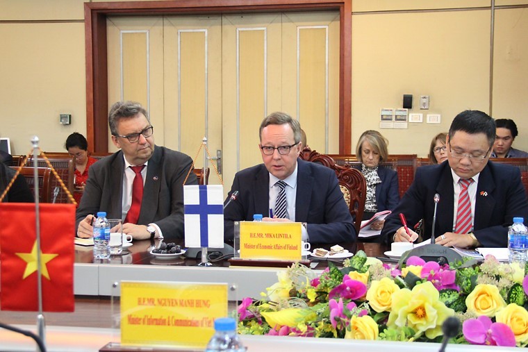 Bộ trưởng Kinh tế Phần Lan Mika Lintila phát biểu tại buổi tiếp
