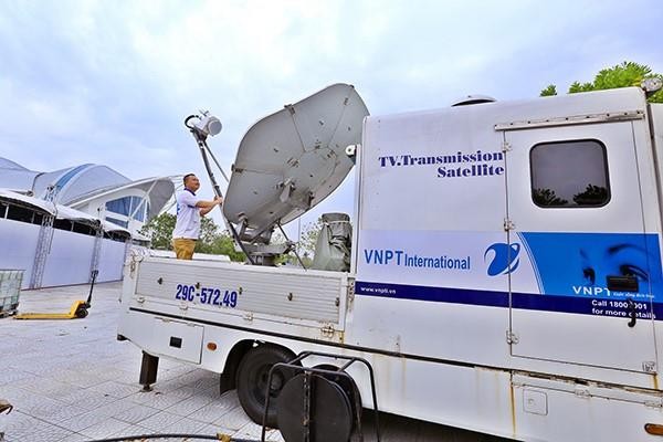 Xe thu phát sóng tín hiệu vệ tinh tại Trung tâm báo chí phục vụ Hội nghị Thượng đỉnh Mỹ - Triều lần 2. Xe thu phát sóng tín hiệu vệ tinh tại Trung tâm báo chí phục vụ Hội nghị Thượng đỉnh Mỹ - Triều lần 2.