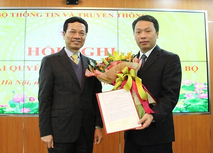 Bộ trưởng Nguyễn Mạnh Hùng giao nhiệm vụ phụ trách Cục An toàn thông tin cho ông Nguyễn Huy Dũng Bộ trưởng Nguyễn Mạnh Hùng giao nhiệm vụ phụ trách Cục An toàn thông tin cho ông Nguyễn Huy Dũng