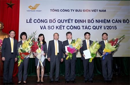 Bà Chu Thị Lan Hương ( người đứng thứ 3 bên phải) tại lễ bổ nhiệm Phó TGĐ Tổng công ty Bưu điện Việt Nam Bà Chu Thị Lan Hương ( người đứng thứ 3 bên phải) tại lễ bổ nhiệm Phó TGĐ Tổng công ty Bưu điện Việt Nam
