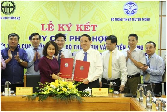 Bộ TT&TT và Tổng Cục Thống kê tại buổi lễ ký kết. (Ảnh MIC)