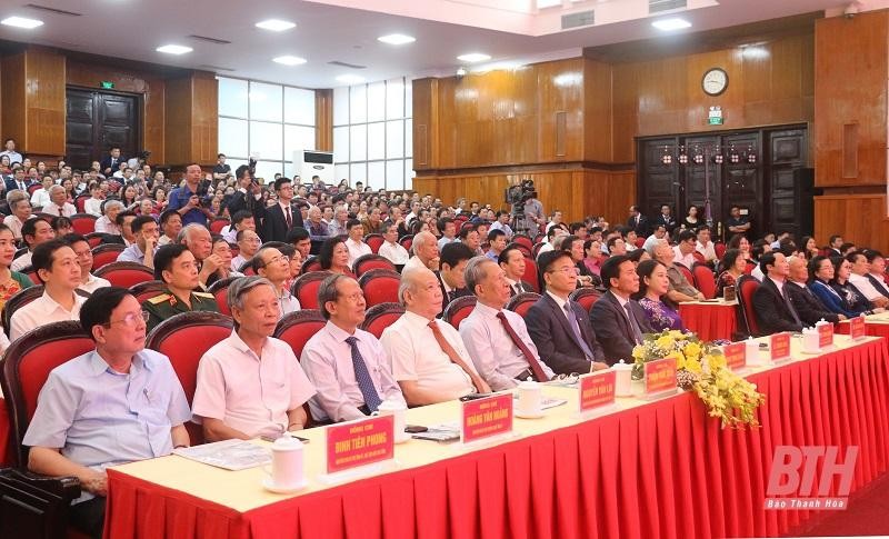 Các đại biểu dự buổi lễ