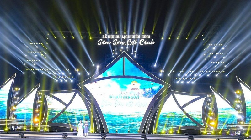 Sân khấu hiện đại tại quảng trường biển