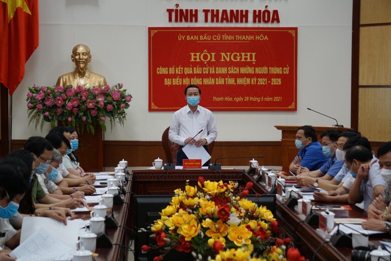 Phó Bí thư Tỉnh ủy, Chủ tịch UBND tỉnh, Chủ tịch Ủy ban Bầu cử tỉnh Thanh Hóa phát biểu tại hội nghị