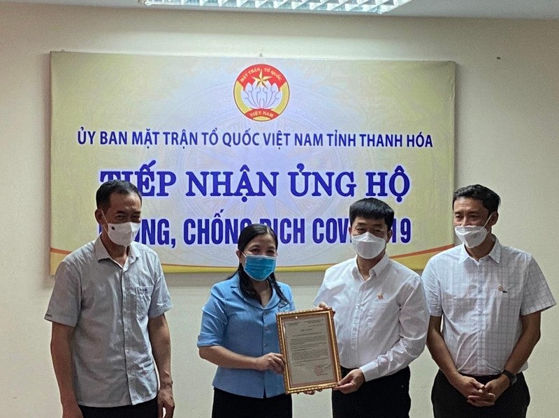 Bà Phạm Thị Thanh Thủy, Trưởng ban Dân vận Tỉnh ủy, Chủ tịch Ủy ban MTTQ tỉnh Thanh Hoá, tiếp nhận tiền ủng hộ của Tập đoàn Sun Group Bà Phạm Thị Thanh Thủy, Trưởng ban Dân vận Tỉnh ủy, Chủ tịch Ủy ban MTTQ tỉnh Thanh Hoá, tiếp nhận tiền ủng hộ của Tập đoàn Sun Group