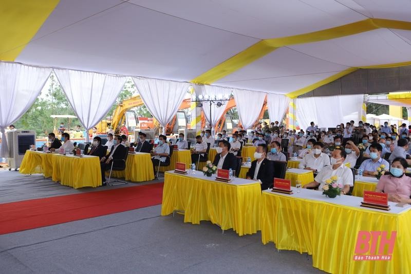 Các đại biểu dự lễ khởi công Các đại biểu dự lễ khởi công