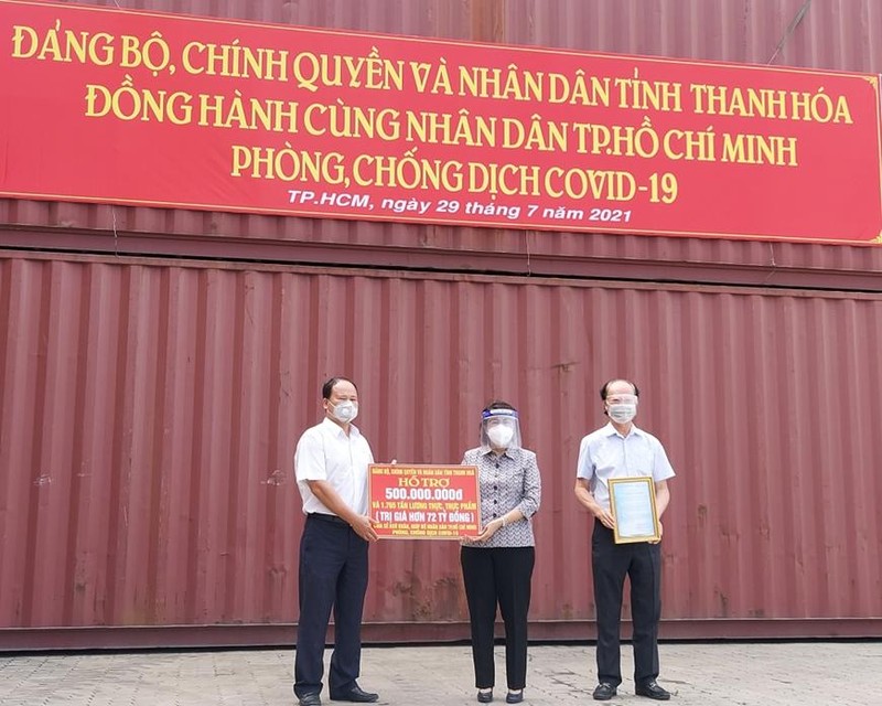 Hơn 1.700 tấn lương thực, thực phẩm và 500.000.000 đ đến với đồng bào TP Hồ Chí Minh