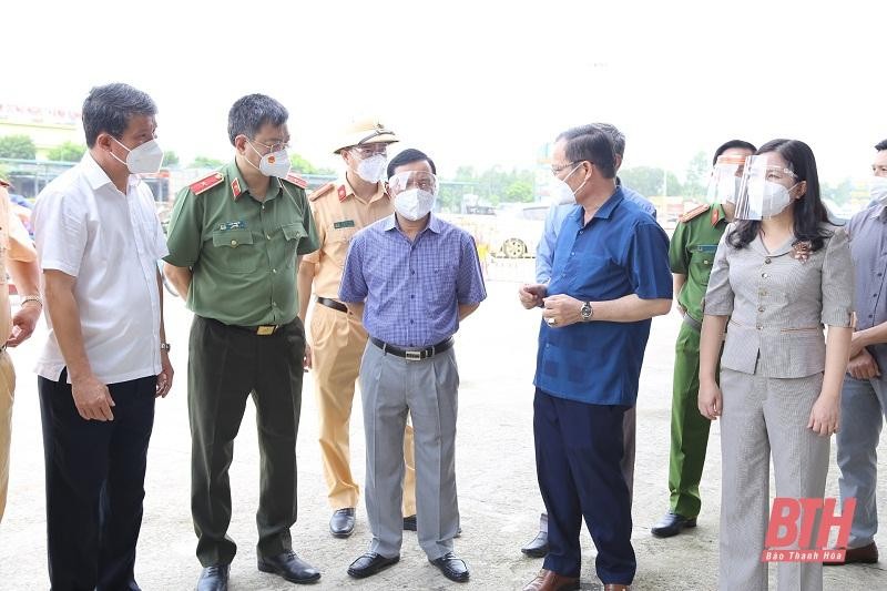 Phó bí thư Thường trực Tỉnh ủy Thanh Hóa Lại Thế Nguyên (giữa ) kiểm tra chốt phòng, chống dịch covid -19 tại thị xã Nghi Sơn Phó bí thư Thường trực Tỉnh ủy Thanh Hóa Lại Thế Nguyên (giữa ) kiểm tra chốt phòng, chống dịch covid -19 tại thị xã Nghi Sơn