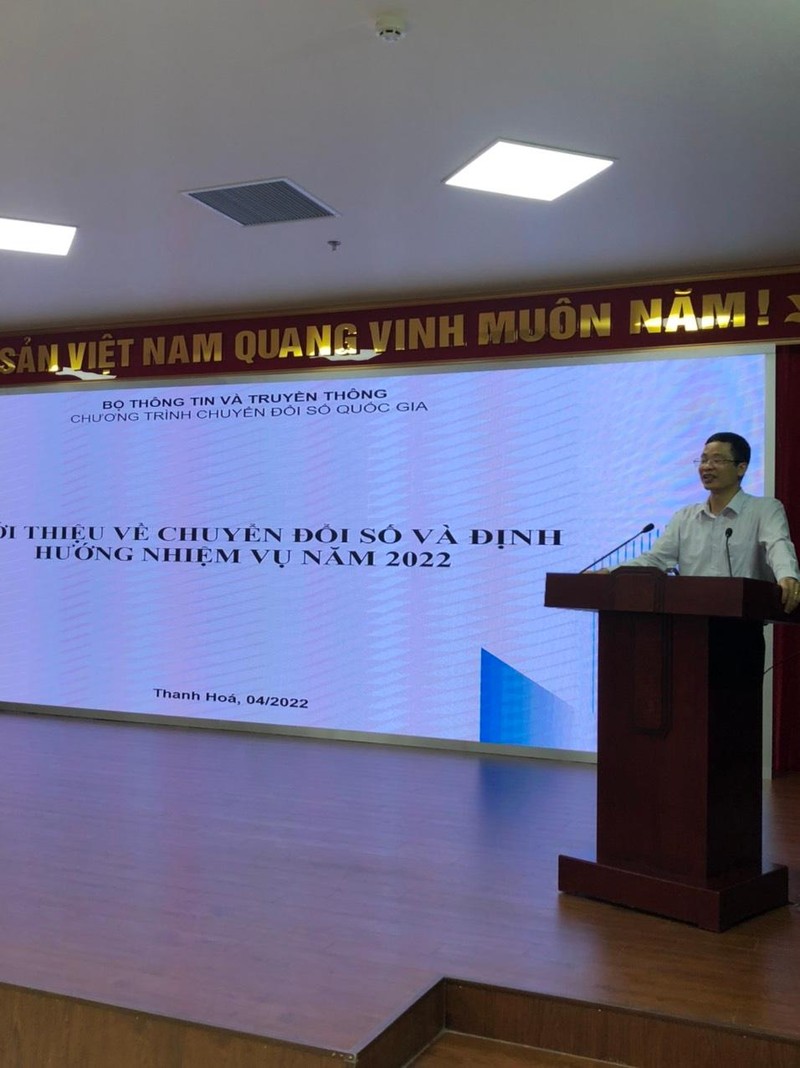Phó Cục trưởng Cục Tin học hóa Bộ TT-TT Nguyễn Phú Tiến phát biểu tại hội nghị Phó Cục trưởng Cục Tin học hóa Bộ TT-TT Nguyễn Phú Tiến phát biểu tại hội nghị
