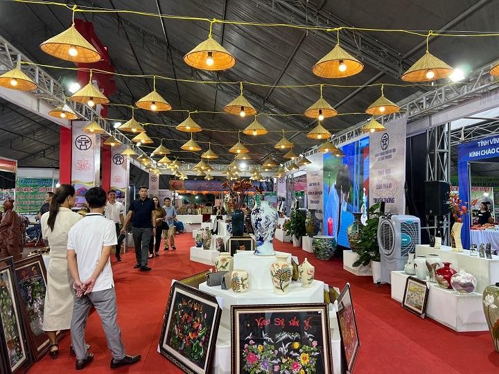 Sản phẩm trưng bày tại hội chợ Sản phẩm trưng bày tại hội chợ
