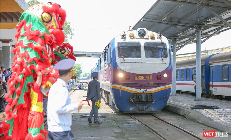 Đoàn tàu “Kết nối di sản miền Trung” Đà Nẵng - Huế đến ga Đà Nẵng