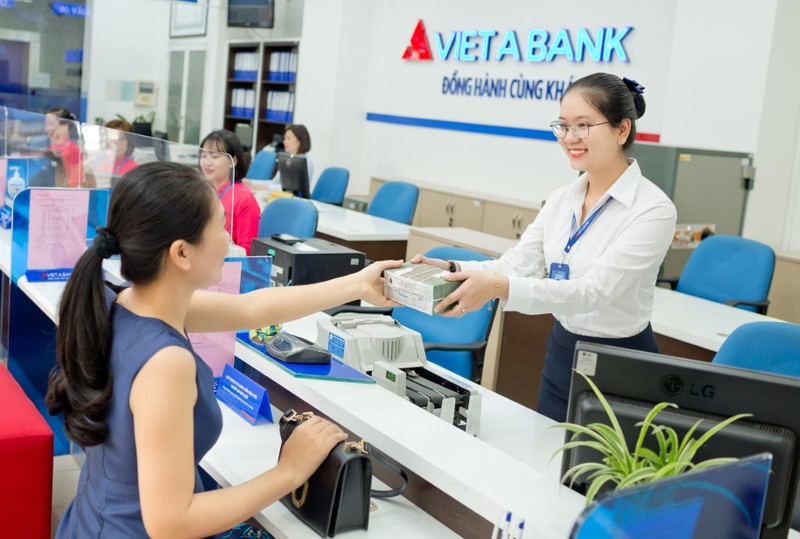 Thu nhập từ chứng khoán đầu tư của VietABank năm 2023 tăng mạnh. thumbnail_Ảnh giao dịch (4).jpg