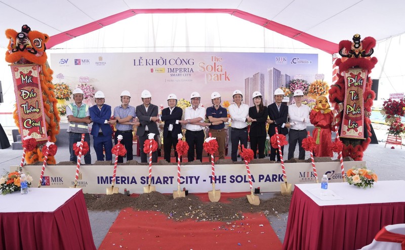 Đại diện Chủ đầu tư, Đơn vị phát triển dự án MIK Group và các đối tác tham gia nghi lễ khởi công phân khu The Sola Park, dự án Imperia Smart City giai đoạn 2 Khởi công 2.jpg