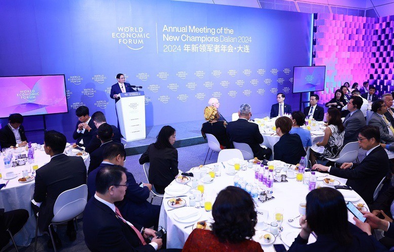 Thủ tướng Phạm Minh Chính chủ trì phiên thảo luận Nhà sáng lập kiêm Chủ tịch WEF và khoảng 20 lãnh đạo các tập đoàn lớn của WEF. Ảnh: Dương Giang/TTXVN 858c8bfe-79e2-49b8-a168-f51649f9.jpg