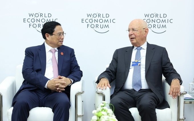 Thủ tướng Phạm Minh Chính tiếp Giáo sư Klaus Schwab, nhà sáng lập kiêm Chủ tịch điều hành WEF, sáng 26/6, tại Đại Liên (Trung Quốc). Ảnh: Đoàn Bắc PM-Pham-Minh-Chinh-Leader-WEF-90.jpg