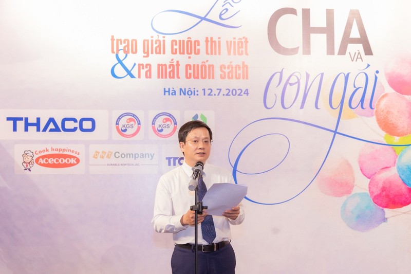 Nhà báo Hồ Minh Chiến - Tổng Biên tập Tạp chí Gia đình Việt Nam, Trưởng Ban Tổ chức phát biểu tại buổi lễ Nhà báo Hồ Minh Chiến - Tổng Biên tập Tạp chí Gia đình Việt Nam, Trưởng Ban Tổ chức phát biểu tại buổi lễ