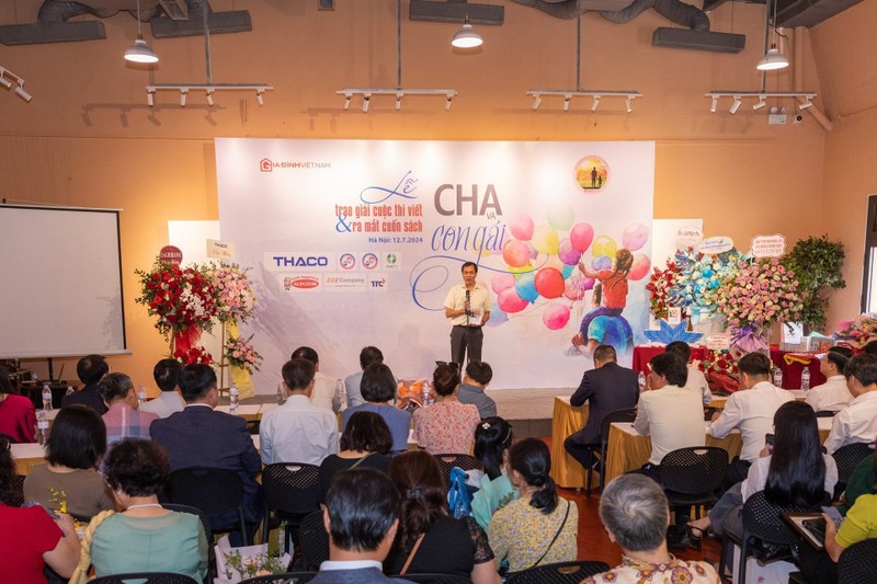 Nhà thơ Trần Hữu Việt chia sẻ về sách Cha và con gái Nhà thơ Trần Hữu Việt chia sẻ về sách Cha và con gái