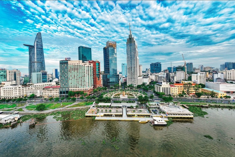Trong tương lai không xa đất nước sẽ là điểm sáng trong khu vực Đông Nam Á đầy năng động và sáng tạo. Ảnh: Hoàng Hà van-nuoc-dang-len-2575.jpg