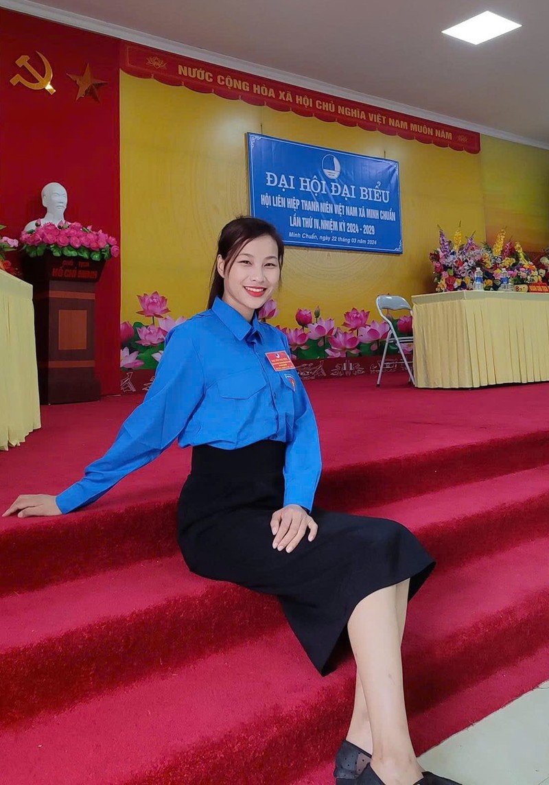 Hình ảnh cô giáo Hoàng Minh Diệp chụp tại một sự kiện ở địa phương. z5833726903443_cad650311692b553b6c8ceb6a0c9be05.jpg
