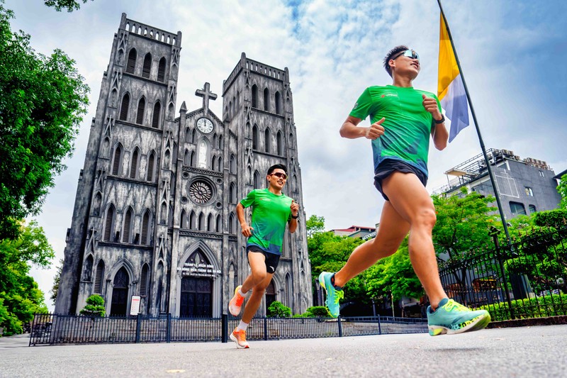 Áo đấu với công nghệ tiên tiến A-DRY FAST giúp khô nhanh, được tài trợ bởi ANTA Sports Vietnam A2-3.jpg