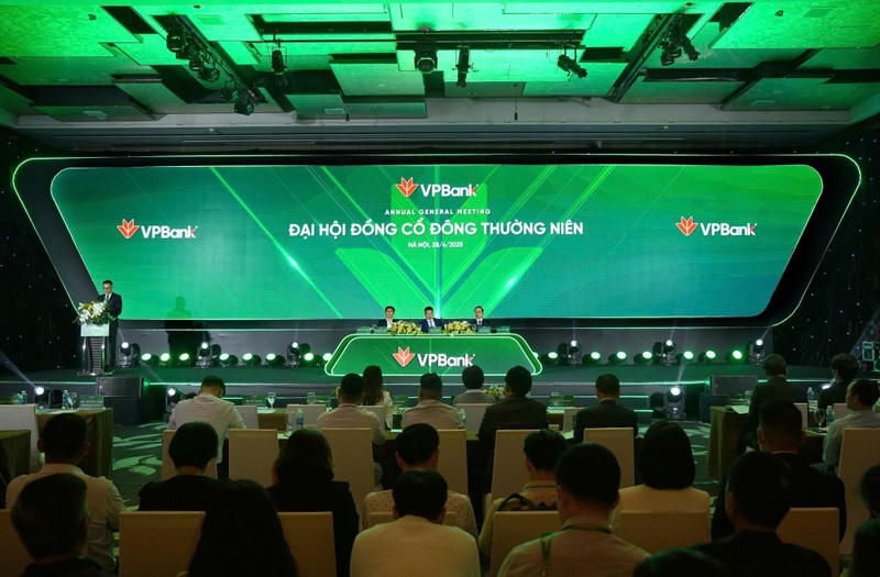 VPBank đã hoàn tất kiện toàn nhân sự cấp cao gồm 8 thành viên HĐQT và 5 thành viên BKS nhiệm kỳ 2025-2030. vp-bank-dh-1745836532.jpg