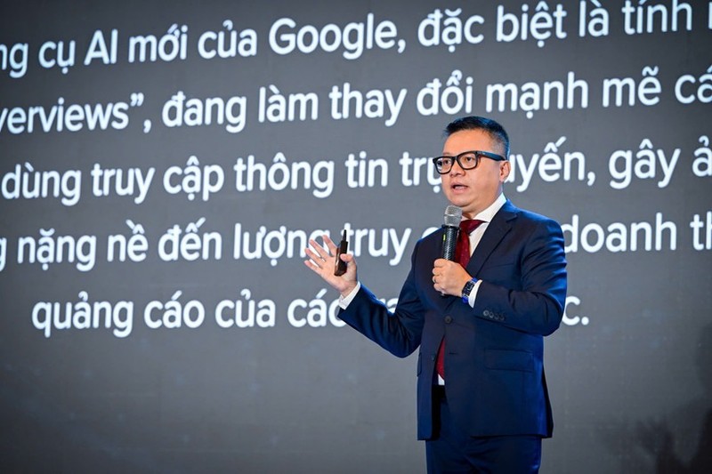 Ông Lê Quốc Minh trình bày tại lễ khai mạc Diễn đàn báo chí toàn quốc 2025. z6721119891238-9f7e6a346f24333ae.jpg