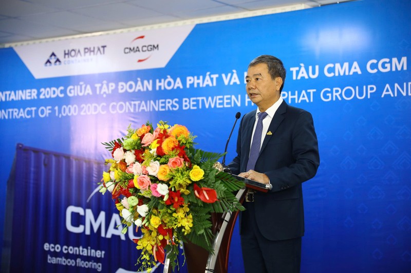 Ông Vũ Đức Sính, Giám đốc Công ty CP Sản xuất Container Hòa Phát phát biểu tại sự kiện Việc đặt hàng container trực tiếp từ Hòa Phát giúp hãng chủ động nguồn thiết bị tại Việt Nam, đồng thời rút ngắn thời gian luân chuyển và tối ưu chi phí trong chuỗi khai thác Ông Vũ Đức Sính, Giám đốc Công ty CP Sản xuất Container Hòa Phát phát biểu tại sự kiện Việc đặt hàng container trực tiếp từ Hòa Phát giúp hãng chủ động nguồn thiết bị tại Việt Nam, đồng thời rút ngắn thời gian luân chuyển và tối ưu chi phí trong chuỗi khai thác