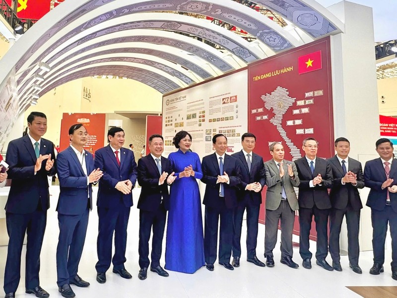 Thống đốc NHNN cùng các lãnh đạo ngành Ngân hàng đồng hành tại Triển lãm “Thành tựu đất nước A80” z6957765860947_537c3f772bb02488940e3793da5436be.jpg