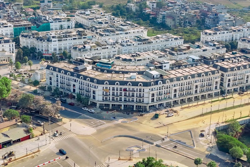 Nhiều doanh nghiệp ồ ạt hoán đổi trái phiếu thành cổ phiếu. Ảnh: Đình Huy. DJI_20250113144650_0112_D.jpg