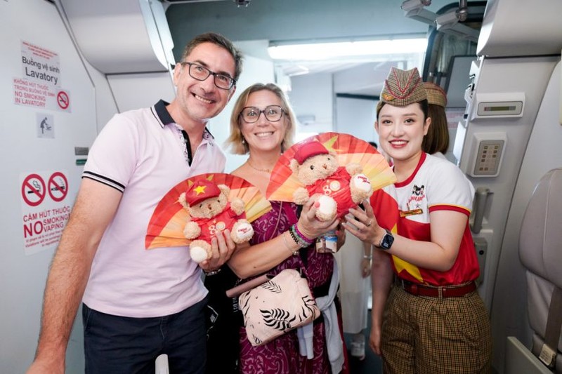 Trải nghiệm đáng nhớ của các du khách nước ngoài trên chuyến bay Vietjet nhân lễ Quốc khánh. A7.jpg