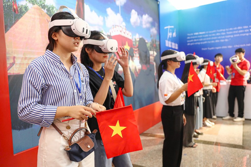 VOV tăng cường ứng dụng công nghệ vào tác nghiệp, phân phối nội dung để chinh phục công chúng. z6984975246689_5bd5a92cc2aa1f7bd3413162525dde8f.jpg