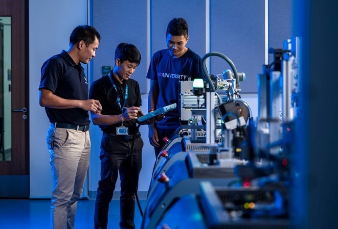 TS Nguyễn Sỹ Dũng cho rằng Tổng chuyển đổi số quốc gia gắn với trí tuệ nhân tạo (AI) là lĩnh vực cần Tổng công trình sư nhất lúc này. nganh-robot-va-tri-tue-nhan-tao.jpg