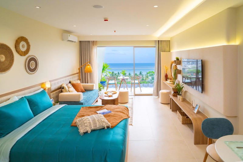 Căn hộ biển Atlantic mang đến một không gian nghỉ dưỡng đầy cảm hứng với sự hòa quyện tinh tế giữa sắc xanh của biển, sự ấm áp của gỗ và nét mộc mạc của vải canvas 15461.jpg